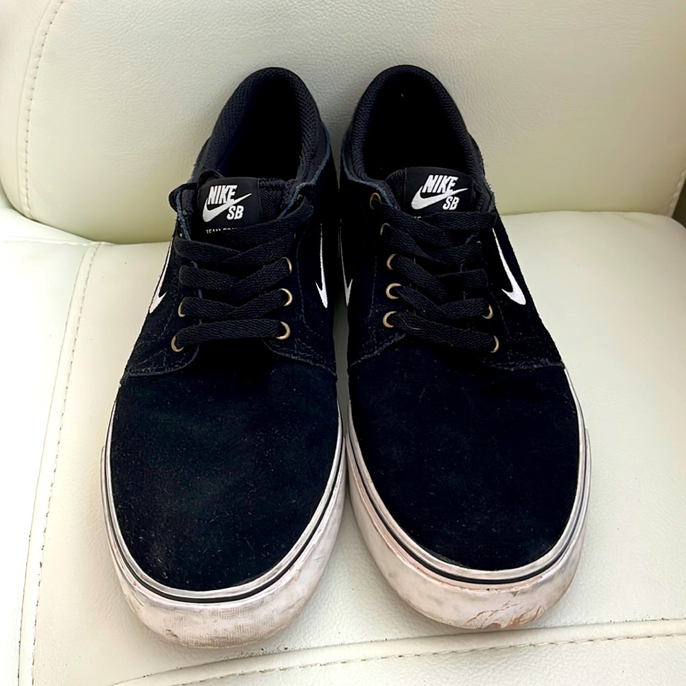 Nike Suede Men’s Casual Sneakers, Size 10